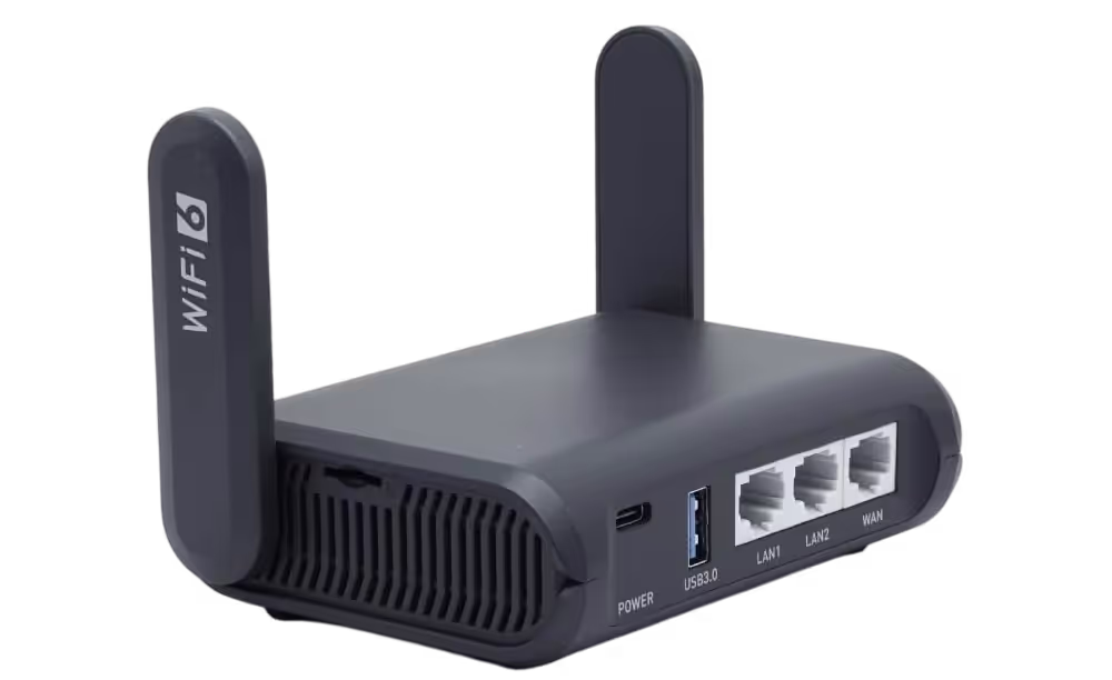SmartHub Travel VPN Router - Front